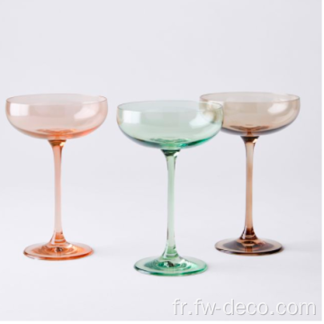 Verres de coupé cocktails de couleur en gros à la main